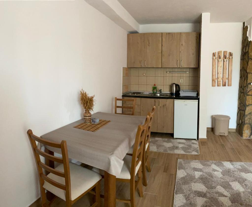Apartmani Marija Τζαχορίνα Εξωτερικό φωτογραφία